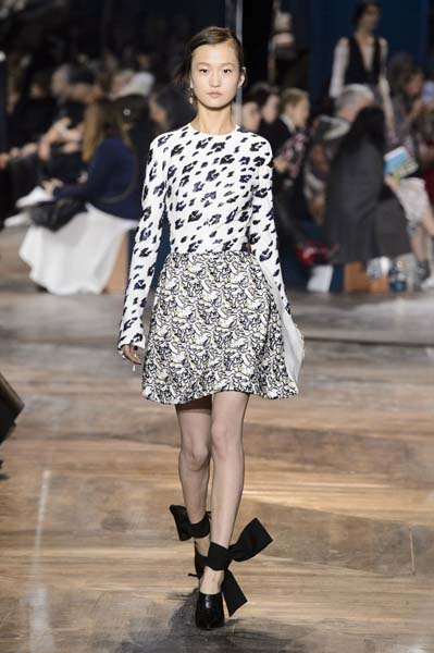 PARİS MODA HAFTASINDA DIOR YILIN İLK KOLEKSİYONUNU TANITTI