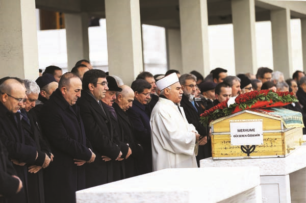 GÜLSEREN ÖZDEMİR SON YOLCULUĞUNA UĞURLANDI