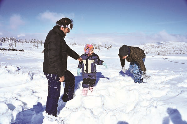 YARIYIL TATİLİNDE  ULUDAĞ’DAN KAR MANZARALARI 
