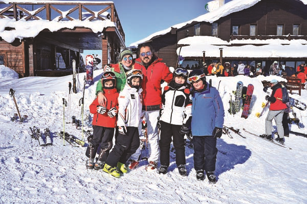 YARIYIL TATİLİNDE  ULUDAĞ’DAN KAR MANZARALARI 