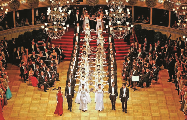 MUHTEŞEM OPERA BİNASINDA ROMANTİZMİN DORUKLARINDA VİYANA OPERA BALOSU