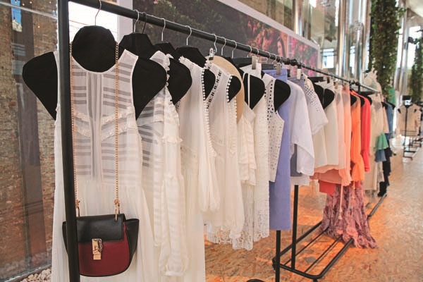 ESMA SULTAN YALISI’NDA KOTON İLKBAHAR-YAZ KOLEKSİYONU