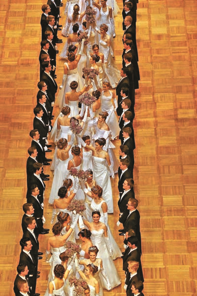 MUHTEŞEM OPERA BİNASINDA ROMANTİZMİN DORUKLARINDA VİYANA OPERA BALOSU