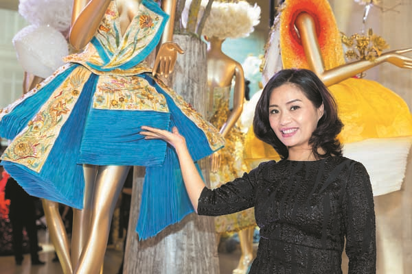 ÇİNLİ TASARIMCI GUO PEI TASARIMLARINDA BAŞROLÜ İŞLEMELERE VERİYOR