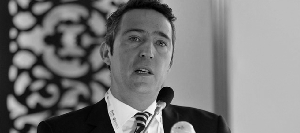 SOSYAL YÖNÜYLE ÖNE ÇIKAN DİNAMİK, KÜRESEL BİR İŞ ADAMI ALİ KOÇ