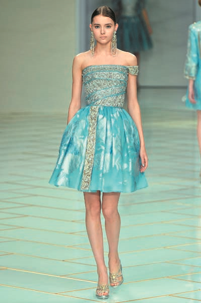 ÇİNLİ TASARIMCI GUO PEI TASARIMLARINDA BAŞROLÜ İŞLEMELERE VERİYOR