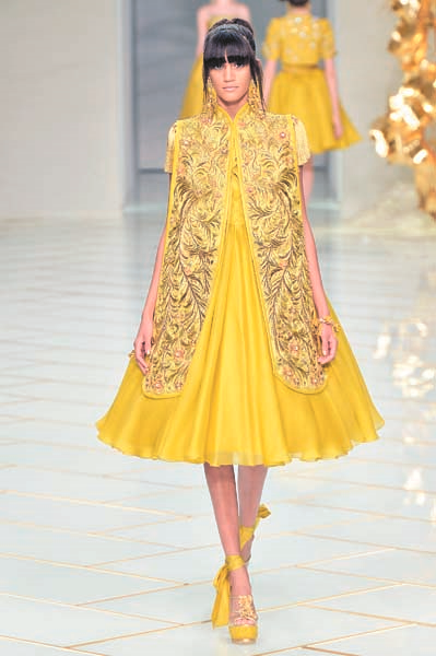 ÇİNLİ TASARIMCI GUO PEI TASARIMLARINDA BAŞROLÜ İŞLEMELERE VERİYOR