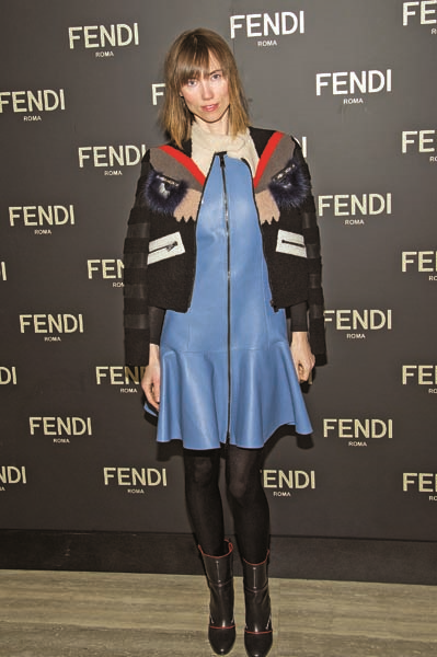 MODA HAFTALARININ SIKI TAKİPÇİSİ ANYA ZIOUROVA AVANGART TARZIYLA DİKKAT ÇEKİYOR