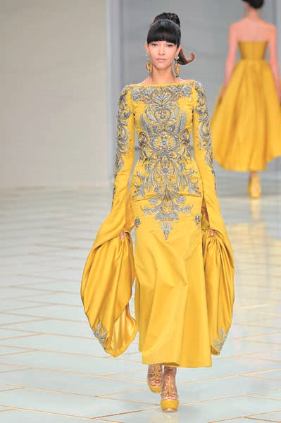 ÇİNLİ TASARIMCI GUO PEI TASARIMLARINDA BAŞROLÜ İŞLEMELERE VERİYOR