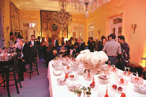 FRANSIZ SARAYI’NDA  AŞK TEMALI DAVET 