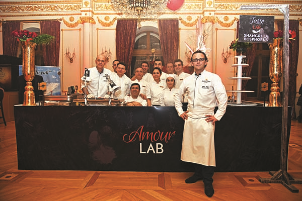 FRANSIZ SARAYI’NDA  AŞK TEMALI DAVET 