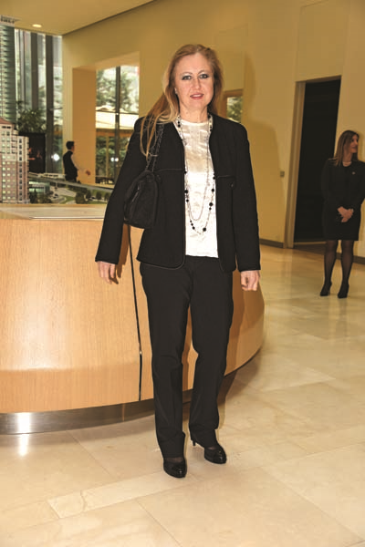 ÇAMLICA’DA CEMİYETİ BULUŞTURAN TANITIM DAVETİNDE YAZ DEFİLESİ