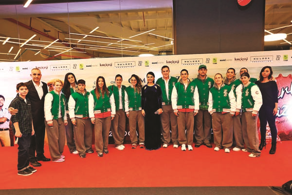 KIRÇİÇEĞİ 30.YILINI İFTARLIK GAZOZ FİLMİYLE İZMİR’DE MUHTEŞEM BİR GALA İLE KUTLADI