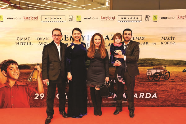 KIRÇİÇEĞİ 30.YILINI İFTARLIK GAZOZ FİLMİYLE İZMİR’DE MUHTEŞEM BİR GALA İLE KUTLADI