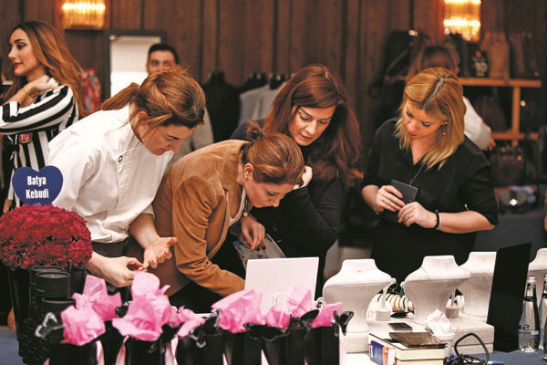 SÜRPRİZLERLE RENKLENEN ALIŞVERİŞ ETKİNLİĞİ