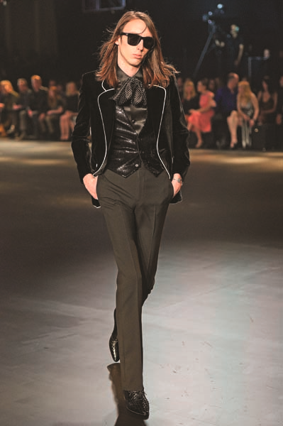 EFSANE KONSER ALANINDA DEFİLE 