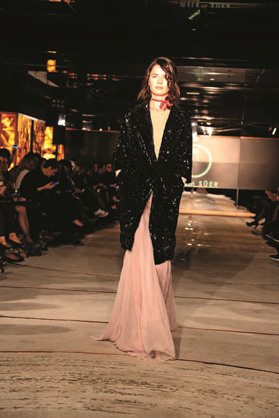 ÖZLEM SÜER DEFİLESİ PARİS’TEN ÖNCE İSTANBUL’DA