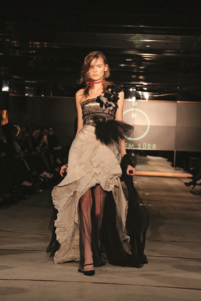 ÖZLEM SÜER DEFİLESİ PARİS’TEN ÖNCE İSTANBUL’DA