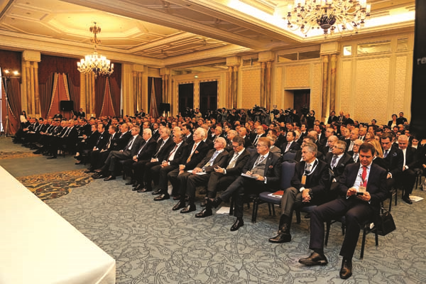 TÜSİAD GENEL KURUL TOPLANTISINDA MUSTAFA KOÇ’A DUYGU YÜKLÜ ANMA