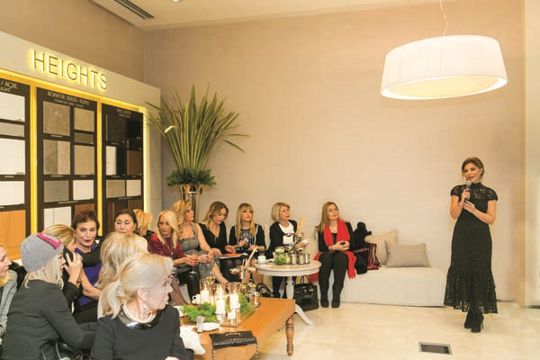 ÇAMLICA’DA CEMİYETİ BULUŞTURAN TANITIM DAVETİNDE YAZ DEFİLESİ