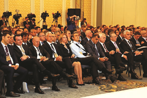 TÜSİAD GENEL KURUL TOPLANTISINDA MUSTAFA KOÇ’A DUYGU YÜKLÜ ANMA