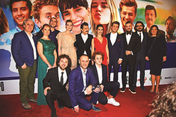 "HESAPTA AŞK” FİLMİNDE, KIŞ ORTASINDA YAZ ESİNTİSİ!