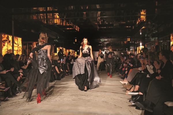 ÖZLEM SÜER DEFİLESİ PARİS’TEN ÖNCE İSTANBUL’DA