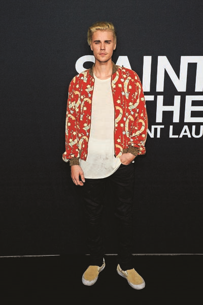 EFSANE KONSER ALANINDA DEFİLE 