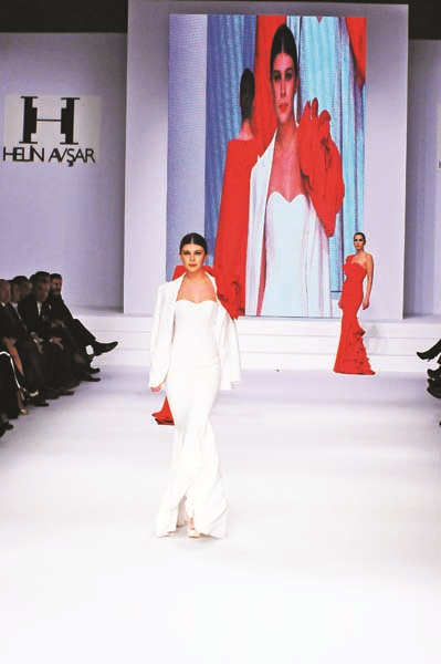 TÜRK KIZILAYI’NA AVŞAR’DAN 1.5 MİLYONLUK YARDIM DEFİLESİ