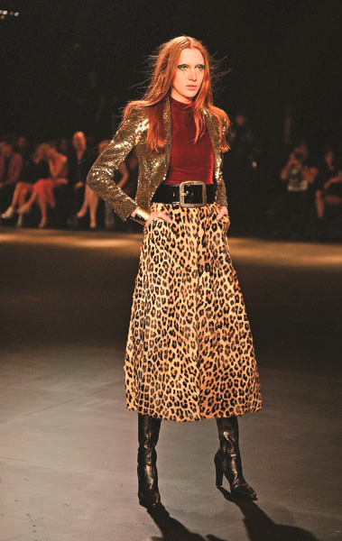 EFSANE KONSER ALANINDA DEFİLE 