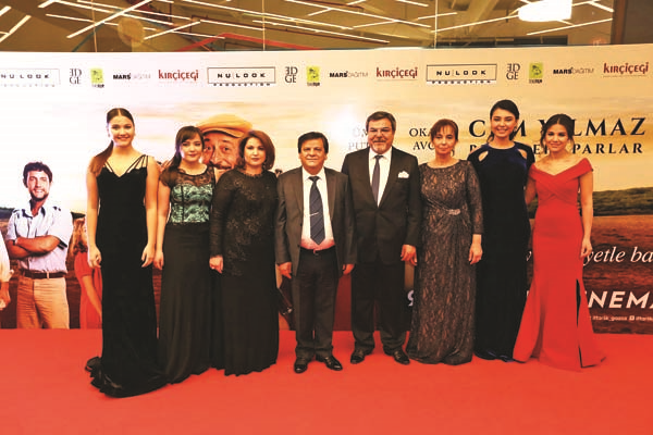 KIRÇİÇEĞİ 30.YILINI İFTARLIK GAZOZ FİLMİYLE İZMİR’DE MUHTEŞEM BİR GALA İLE KUTLADI