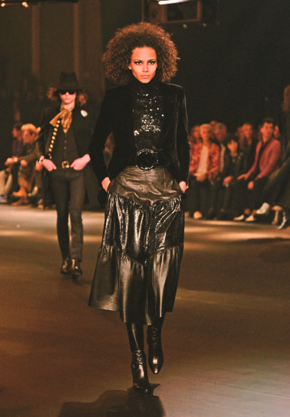 EFSANE KONSER ALANINDA DEFİLE 