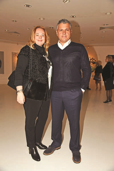 CEMRE BİRAND DOSTLARINA KİTABINI TANITTI