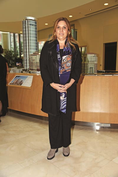 ÇAMLICA’DA CEMİYETİ BULUŞTURAN TANITIM DAVETİNDE YAZ DEFİLESİ