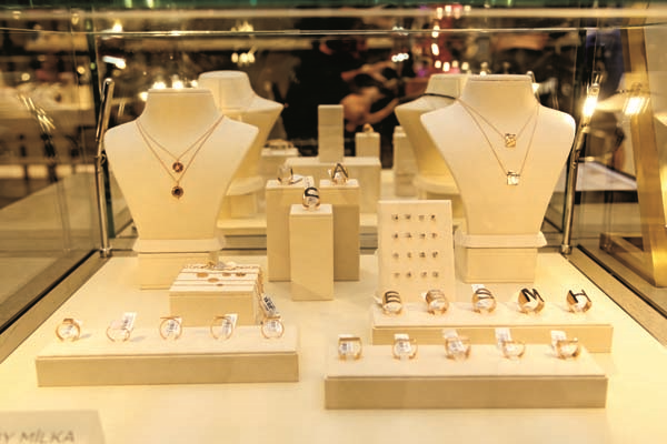 ÖZEL TASARIM ATÖLYESİNDE KİŞİYE ÖZEL HEDİYE