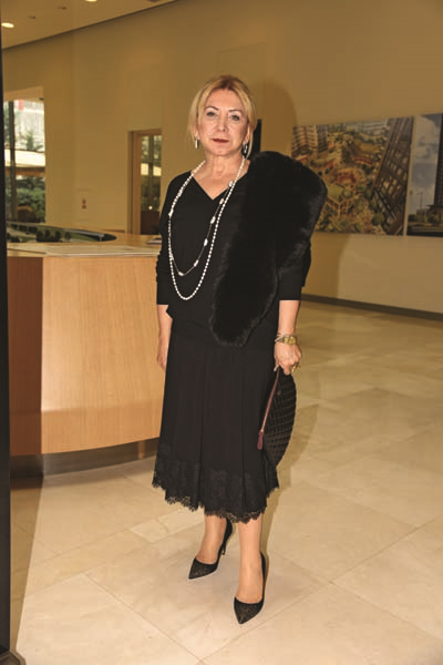 ÇAMLICA’DA CEMİYETİ BULUŞTURAN TANITIM DAVETİNDE YAZ DEFİLESİ