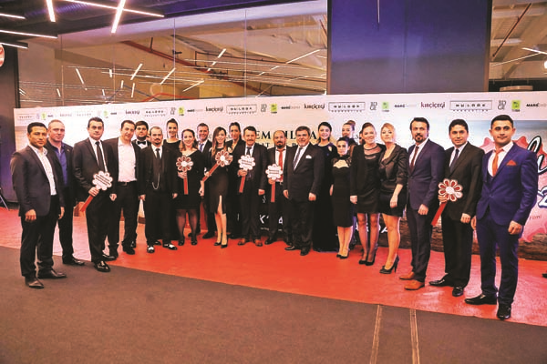 KIRÇİÇEĞİ 30.YILINI İFTARLIK GAZOZ FİLMİYLE İZMİR’DE MUHTEŞEM BİR GALA İLE KUTLADI