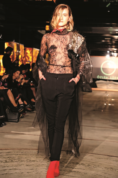 ÖZLEM SÜER DEFİLESİ PARİS’TEN ÖNCE İSTANBUL’DA