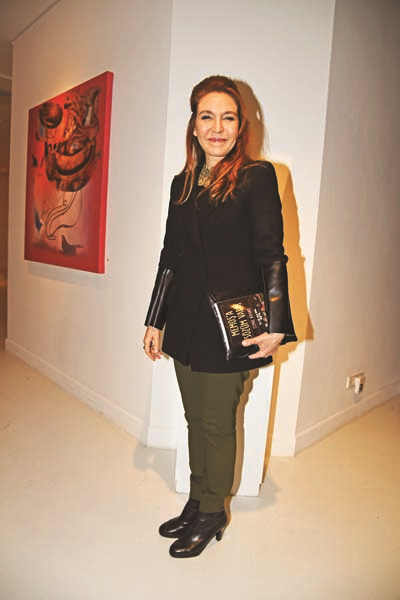 CEMRE BİRAND DOSTLARINA KİTABINI TANITTI