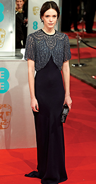 PARLAYAN YILDIZ STACY MARTIN ŞIKLIĞIYLA BEĞENİ TOPLUYOR