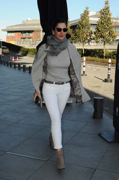 CEMİYETİN TANINMIŞ İSİMLERİNİN ALIŞVERİŞ ŞIKLIĞI