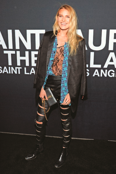 MODEL VE OYUNCU DREE HEMINGWAY MASKÜLEN TARZA FEMİNEN DOKUNUŞLAR KATIYOR