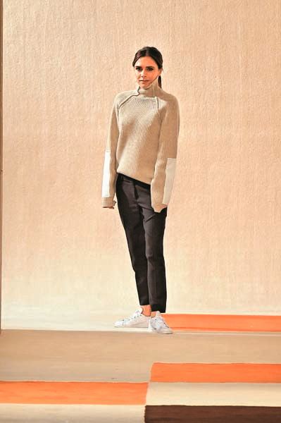 BEYAZ SPOR AYAKKABILARLA FARKLI KOMBİNLER