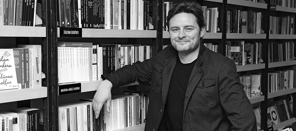 TUNA KİREMİTÇİ "GİT KENDİNİ ÇOK SEVDİRMEDEN"