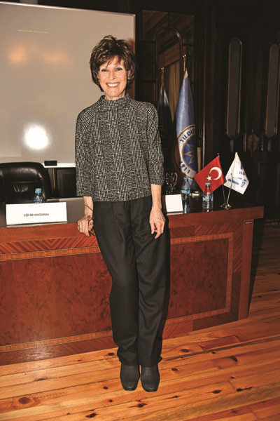 HÜNKAR SALONU’NDA “YILDIZLI SOHBETLER” SEMPOZYUMU