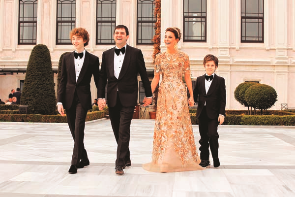 ŞÜKRAN VE EMİL GÜZELİŞ’İN ÇİFTE  YIL DÖNÜMÜ KUTLAMASI