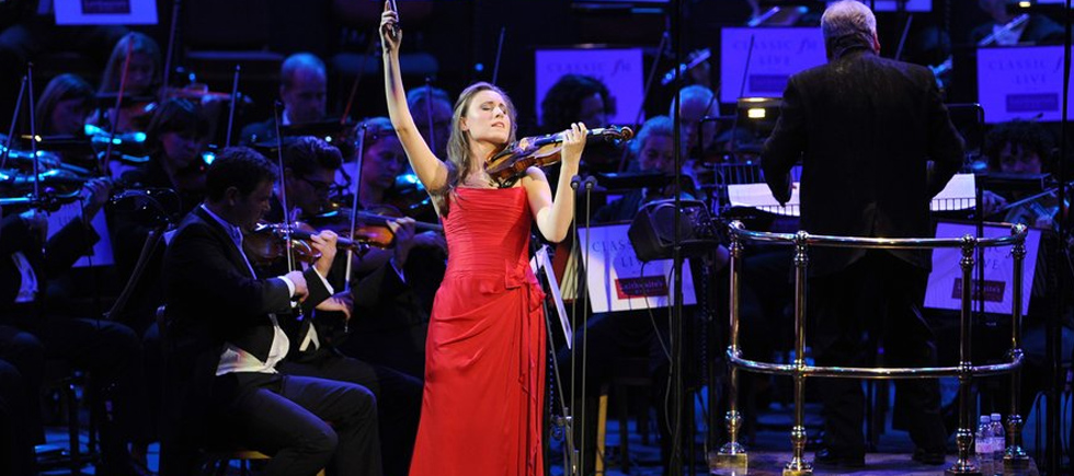 KEMAN VİRTÜÖZÜ JENNİFER PİKE, 300 YILLIK KEMANIYLA