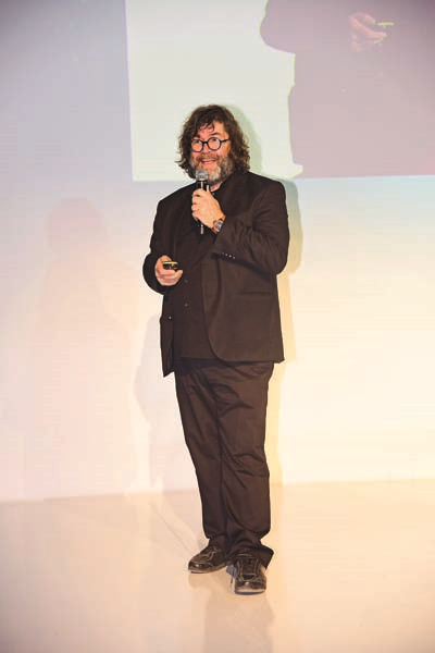 İSTANBUL, DÜNYA SAHNESİNE ÇIKIYOR  