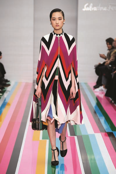 MİLANO MODA HAFTASINDA İTALYANIN USTA TASARIMCILARI BÜYÜLEDİ 