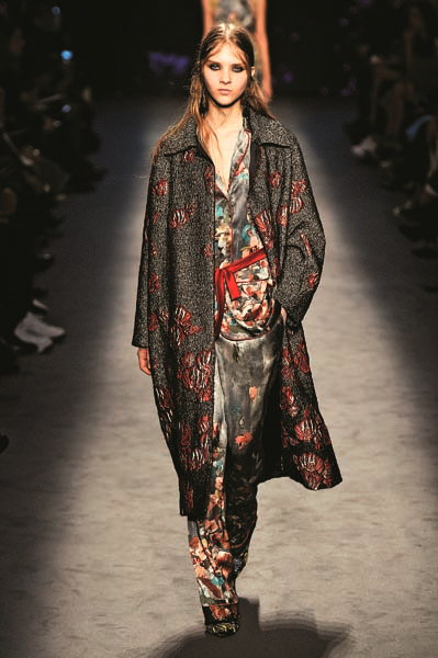 MİLANO MODA HAFTASINDA İTALYANIN USTA TASARIMCILARI BÜYÜLEDİ 